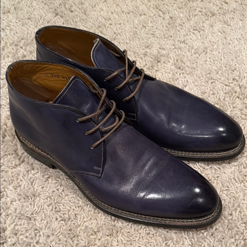Blue Leather Chukka Boots with Sleek Design